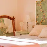 Country Vintage House - With Garden *